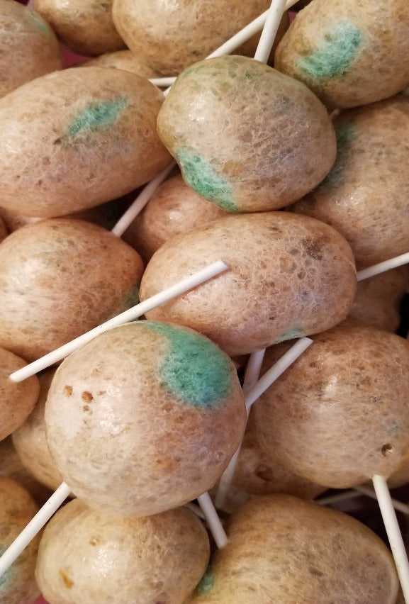Carmapple is a freeze dried caramel and green apple flavored pop! A surprising airy crunch to a sweet and sour treat!