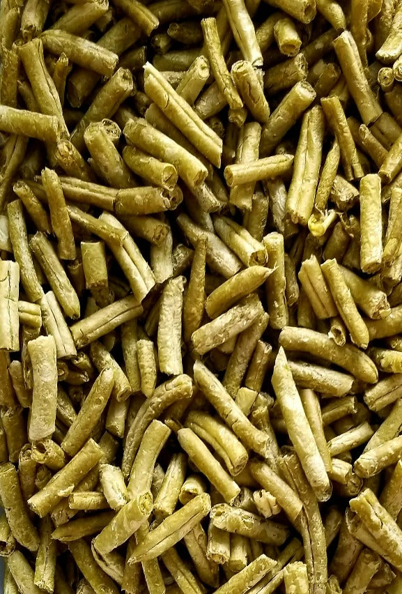 Hampton Foods Freeze Dried Green Beans, rehydrate now or decades later. Eat by the handful right out of the bag with your favorite seasoning! This is one you will talk about......comes in a 7"X10" triple sealed 1qt mylar bag. Shelf stable for 25 to 30 YEARS when in a controlled environment and unopened. This 2 ounce bag contains the equivalent of 12 ounces of fresh green beans, just under a pound when rehydrated and ready for use.