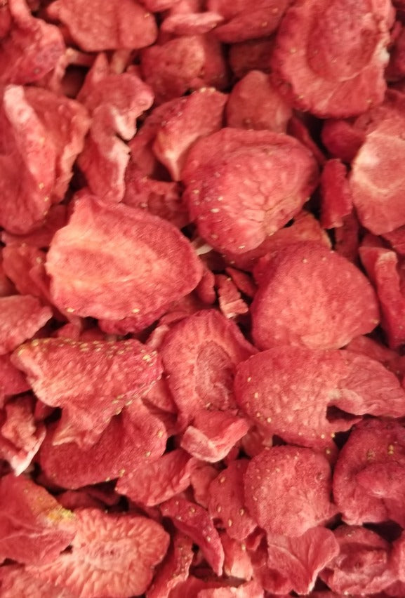 Hampton Foods Freeze Dried Strawberries. Freeze drying significantly reduces weight of the strawberries but preserves all of the nutrients. A 1.15 ounce bag is equal to 14 ounces of fresh strawberries. This item comes in a 1.15oz triple sealed, resealable bag.