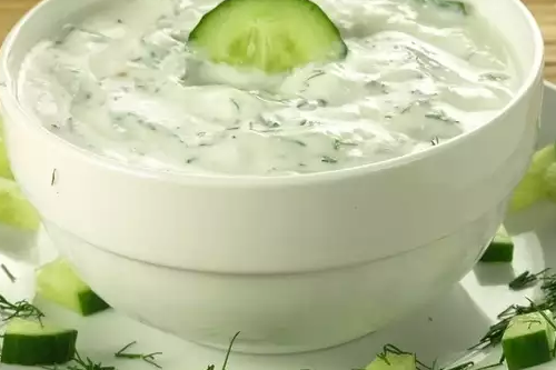 Introducing Hooser Daughters™ Creamy Cucumber Dip Mix, the perfect way to add a burst of refreshing flavor to your snacks and appetizers! With a strong cucumber aroma and flavor, paired with creamy dairy back notes, this dip mix is sure to delight your taste buds.