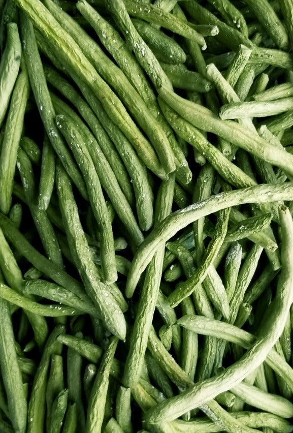 Snack Green Beans, Hampton Foods freeze dried green beans come in a convenient 6x9 (easy open) resealable bag for a healthy snack on the go. Filled with naturally sweet green beans, the 1 ounce (28g) bag contains the equivalent of four 1 cup servings of fresh green beans
