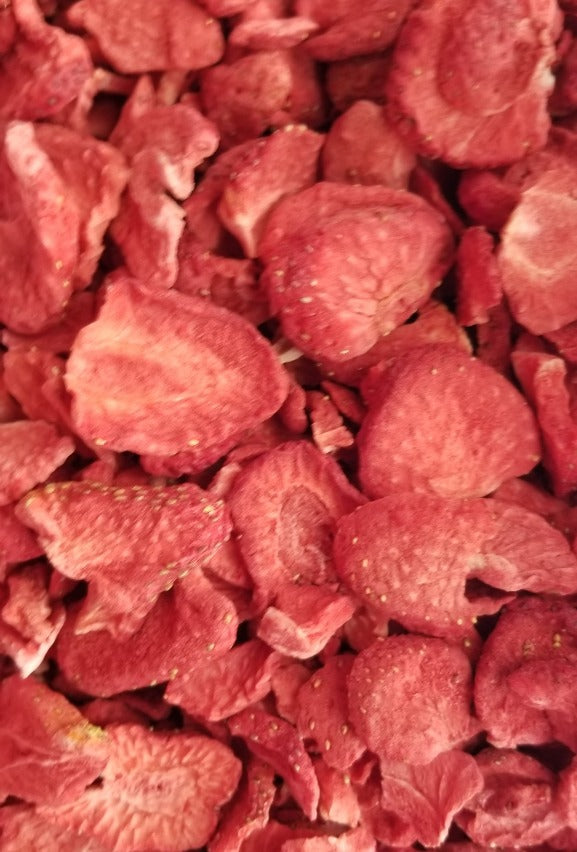 Hampton Foods Freeze Dried Strawberries. Freeze drying significantly reduces weight of the strawberries but preserves all of the nutrients. A 1.15 ounce bag is equal to 14 ounces of fresh strawberries. This item comes in a 1.15oz triple sealed, resealable bag. 